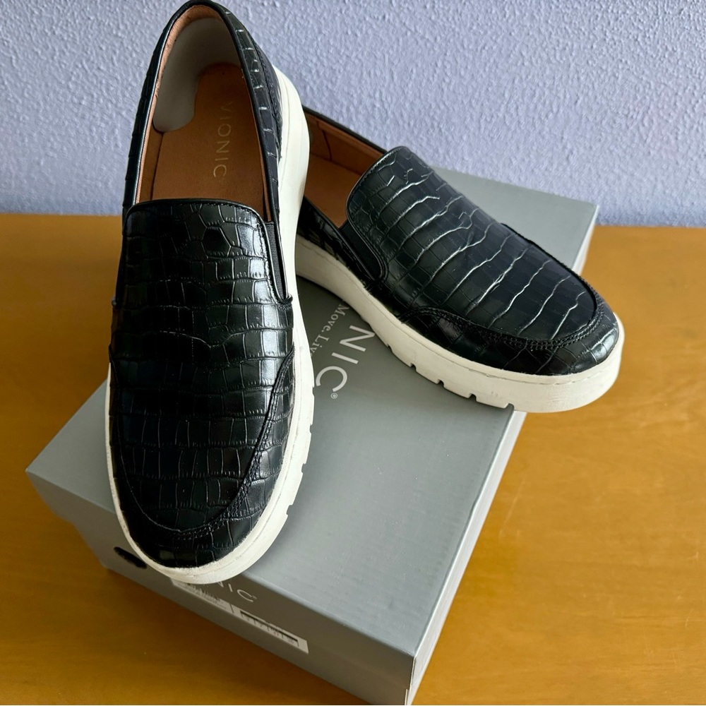 EUC Vionic slip-on sneakers. Black croc-embossed leather